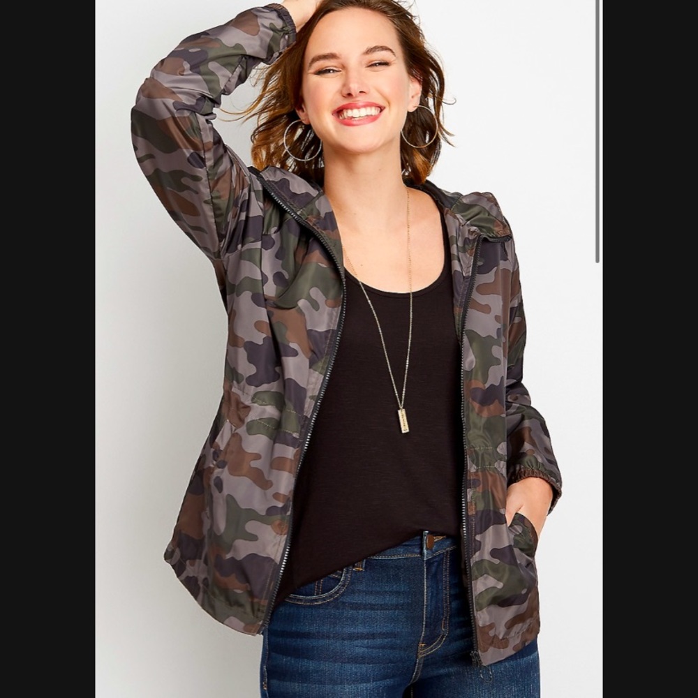 Maurices Camo Zip Up Hooded Windbreaker NWT Size Large